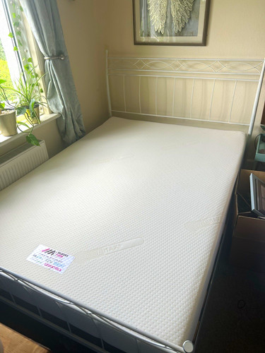 White metal double - double, bed